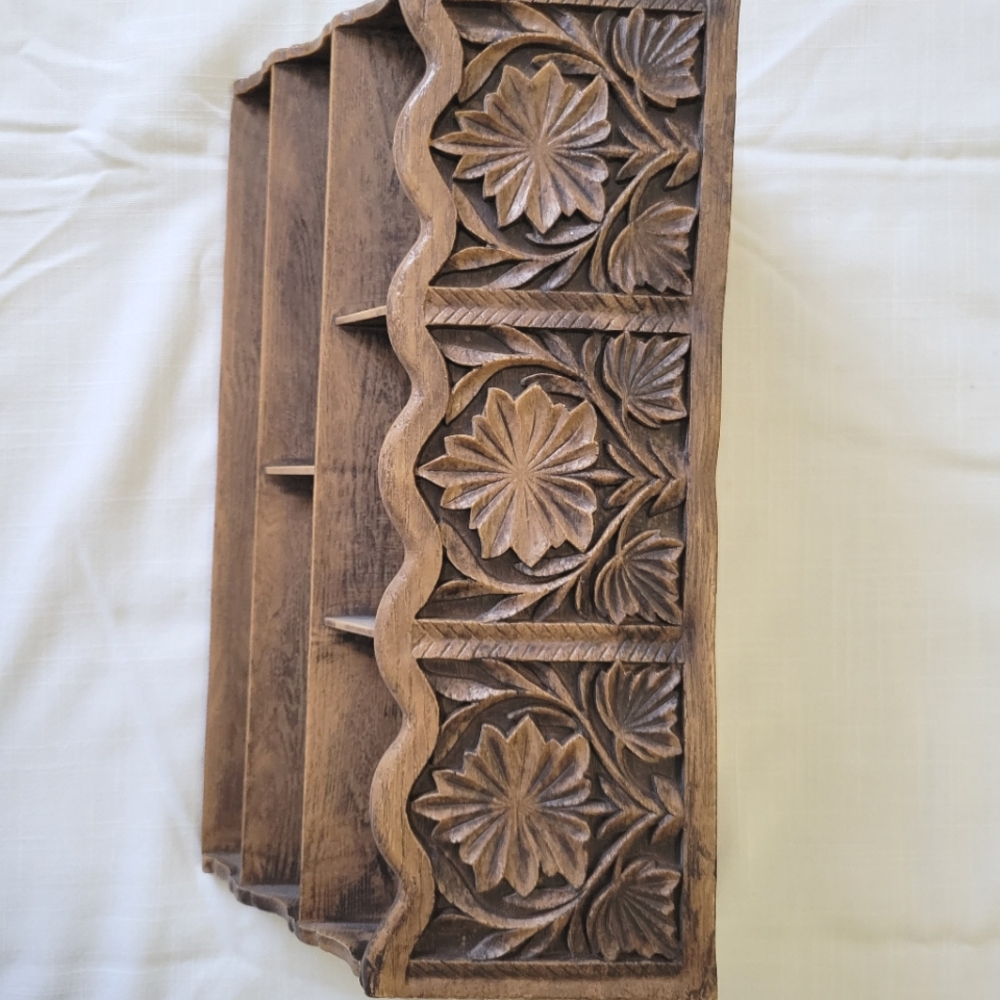 Vintage Faux Wood Dest Organizer. Beautiful Carved Design 1960's-70's - Picture 5 of 10